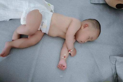 潍坊宝宝先长上牙还是下牙